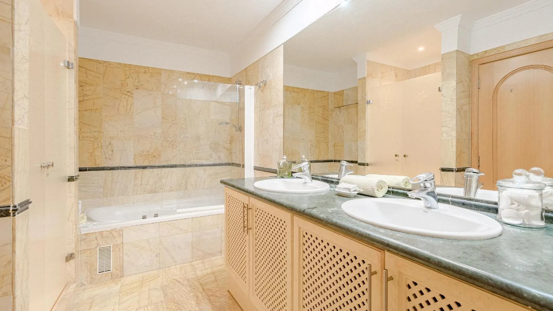 Sea View Apartment Nautico Suites San Miguel de Abona 0*,  Spanje